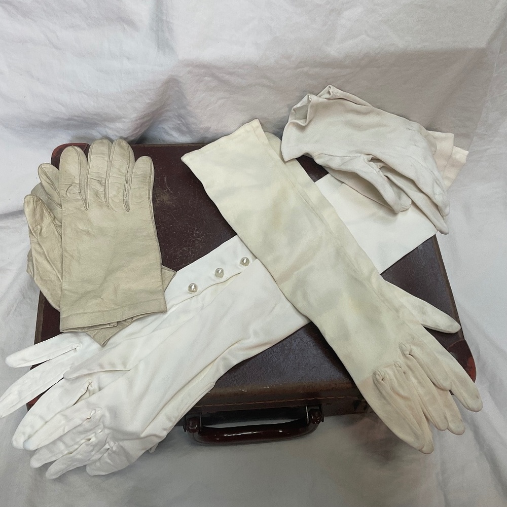 Lot of Four Vintage Ladies’ Gloves